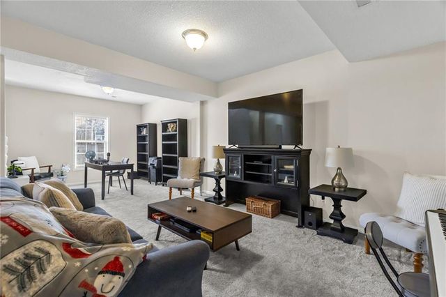 10916 N OXFORD Avenue, Kansas City, MO 64157