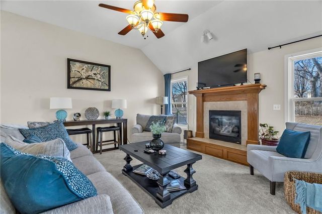 10916 N OXFORD Avenue, Kansas City, MO 64157