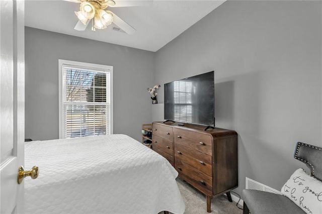 10916 N OXFORD Avenue, Kansas City, MO 64157