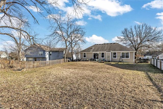 10916 N OXFORD Avenue, Kansas City, MO 64157