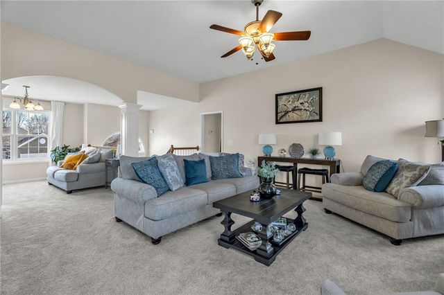 10916 N OXFORD Avenue, Kansas City, MO 64157