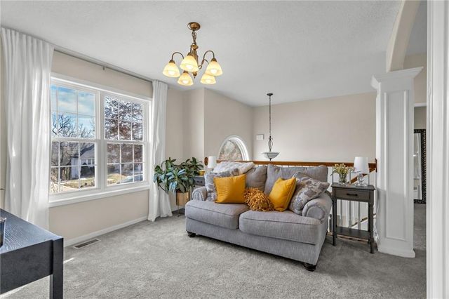 10916 N OXFORD Avenue, Kansas City, MO 64157