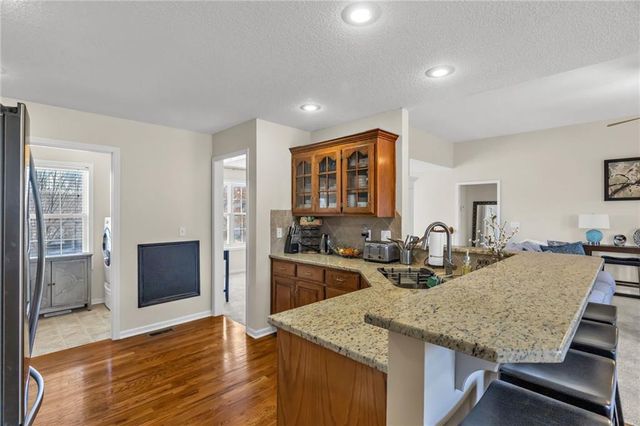 10916 N OXFORD Avenue, Kansas City, MO 64157