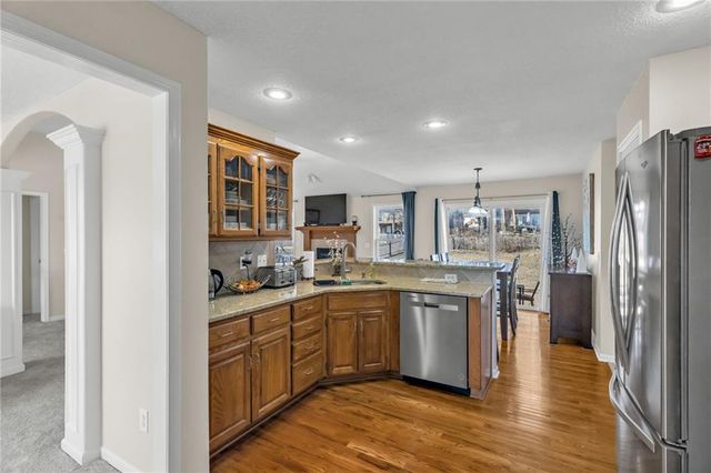 10916 N OXFORD Avenue, Kansas City, MO 64157