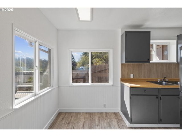 62780 FLAGSTAFF Rd, Coos Bay, OR 97420