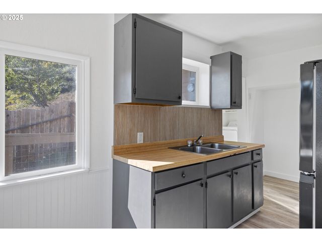 62780 FLAGSTAFF Rd, Coos Bay, OR 97420