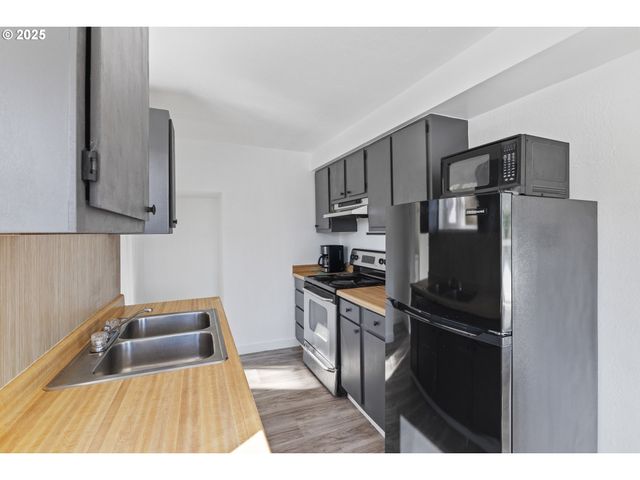 62780 FLAGSTAFF Rd, Coos Bay, OR 97420