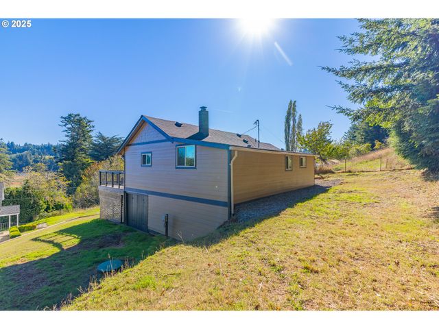 62780 FLAGSTAFF Rd, Coos Bay, OR 97420