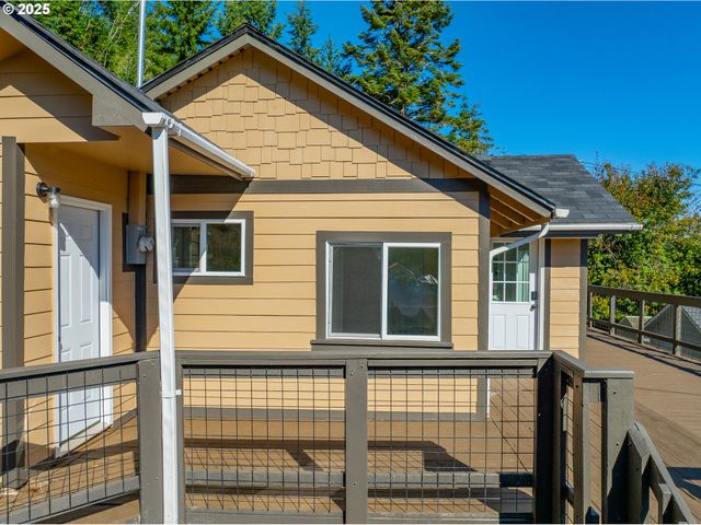 62780 FLAGSTAFF Rd, Coos Bay, OR 97420