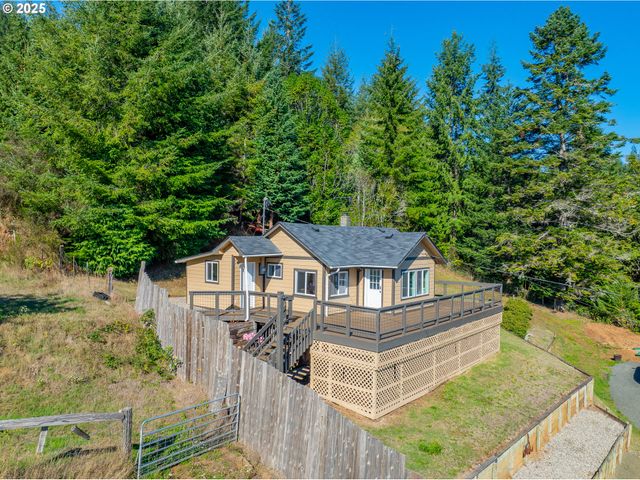 62780 FLAGSTAFF Rd, Coos Bay, OR 97420