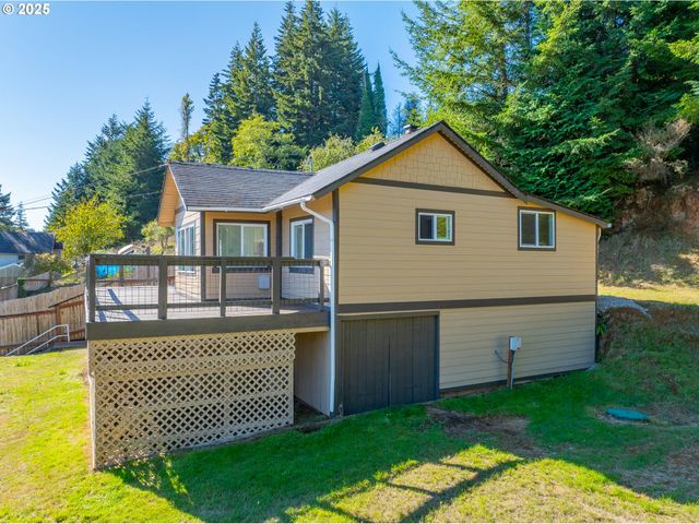 62780 FLAGSTAFF Rd, Coos Bay, OR 97420