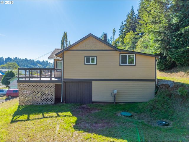 62780 FLAGSTAFF Rd, Coos Bay, OR 97420