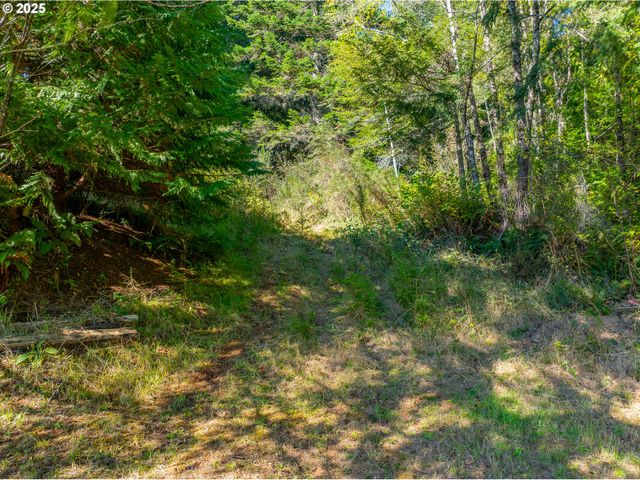 62780 FLAGSTAFF Rd, Coos Bay, OR 97420