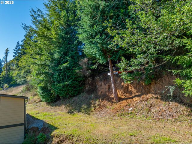 62780 FLAGSTAFF Rd, Coos Bay, OR 97420