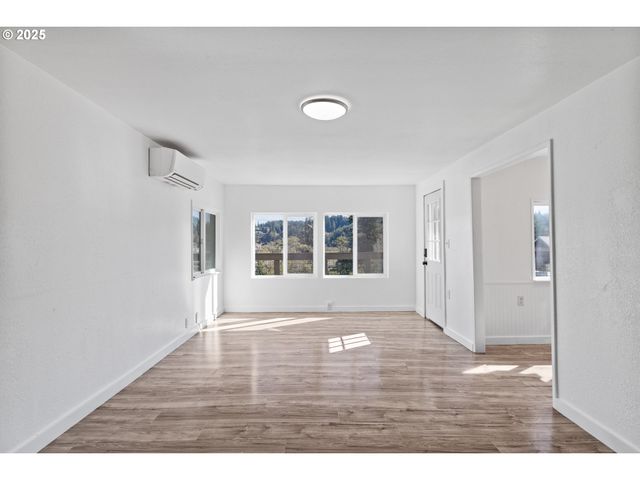 62780 FLAGSTAFF Rd, Coos Bay, OR 97420