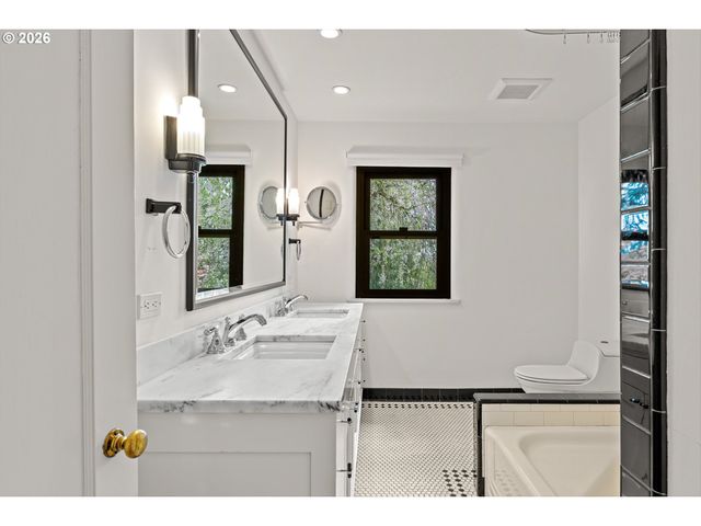 11250 S NORTHGATE Ave, Portland, OR 97219