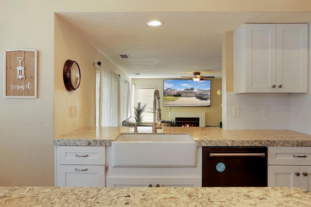 14310 Cedar Valley Dr, Lathrop, CA 95330