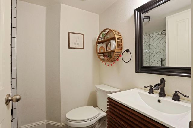 14310 Cedar Valley Dr, Lathrop, CA 95330