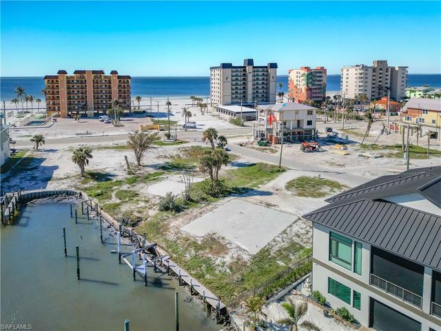 581 Carlos CIR, Fort Myers Beach, FL 33931