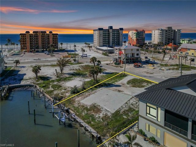 581 Carlos CIR, Fort Myers Beach, FL 33931