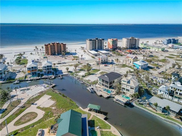 581 Carlos CIR, Fort Myers Beach, FL 33931