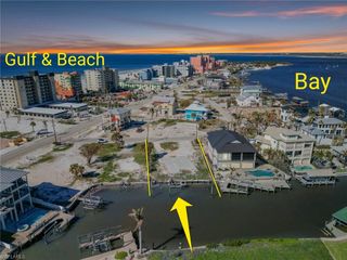 581 Carlos CIR, Fort Myers Beach, FL 33931