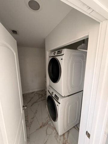 1945 Abbey Road 201, West Palm Beach, FL 33415