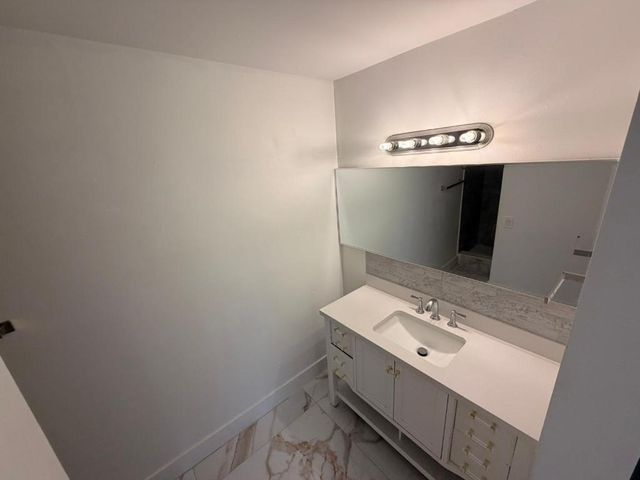 1945 Abbey Road 201, West Palm Beach, FL 33415