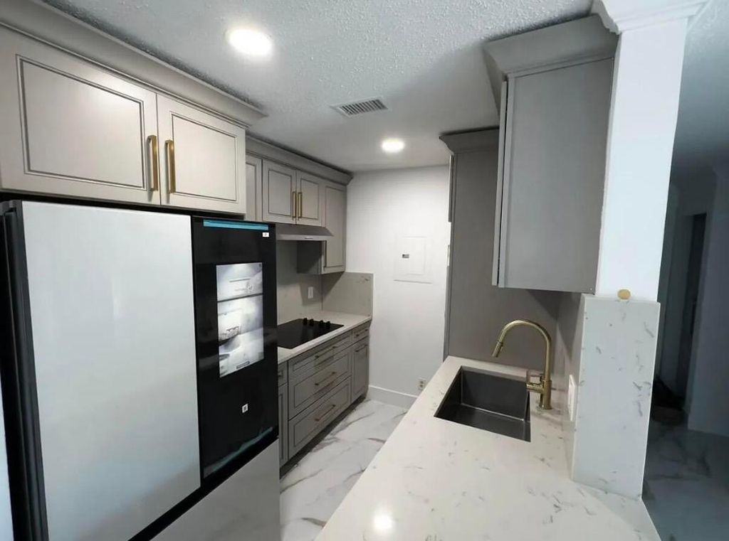 1945 Abbey Road 201, West Palm Beach, FL 33415