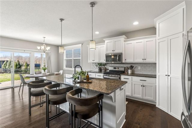 8200 N Sycamore Avenue, Kansas City, MO 64158