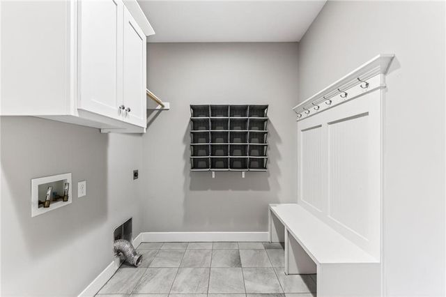 8200 N Sycamore Avenue, Kansas City, MO 64158