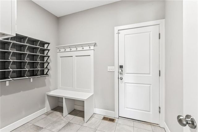 8200 N Sycamore Avenue, Kansas City, MO 64158