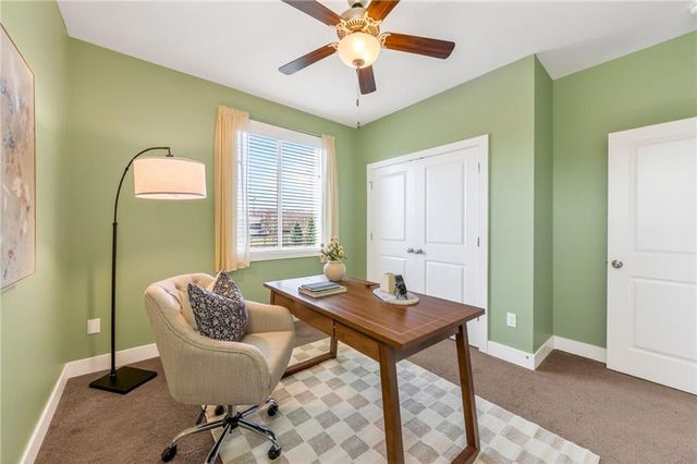 8200 N Sycamore Avenue, Kansas City, MO 64158