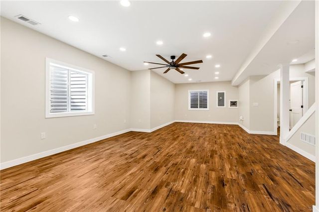 8200 N Sycamore Avenue, Kansas City, MO 64158