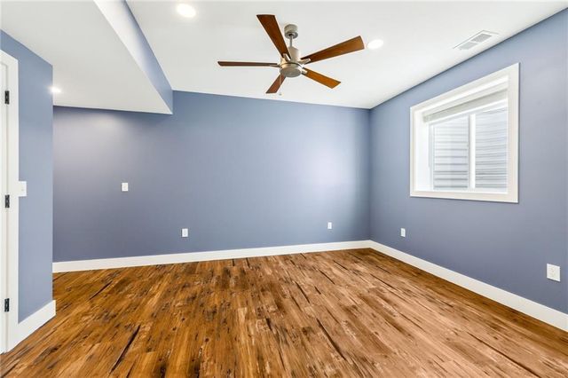 8200 N Sycamore Avenue, Kansas City, MO 64158