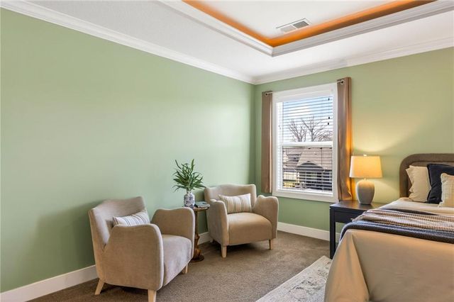 8200 N Sycamore Avenue, Kansas City, MO 64158