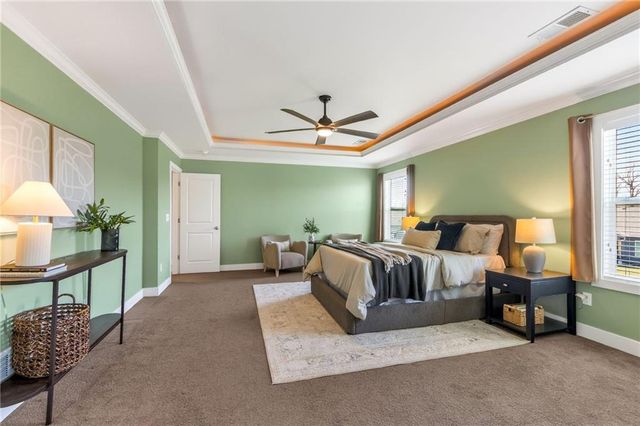 8200 N Sycamore Avenue, Kansas City, MO 64158