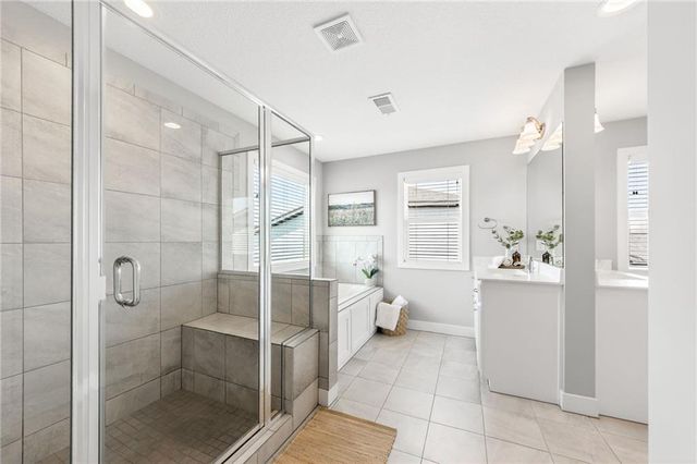 8200 N Sycamore Avenue, Kansas City, MO 64158