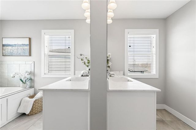 8200 N Sycamore Avenue, Kansas City, MO 64158