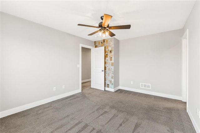 8200 N Sycamore Avenue, Kansas City, MO 64158