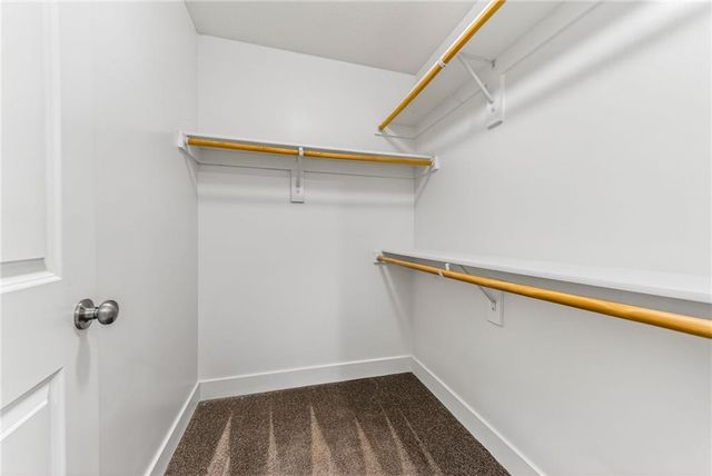 8200 N Sycamore Avenue, Kansas City, MO 64158