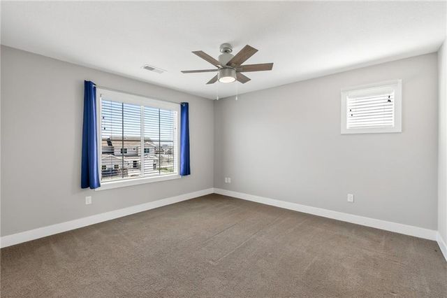 8200 N Sycamore Avenue, Kansas City, MO 64158