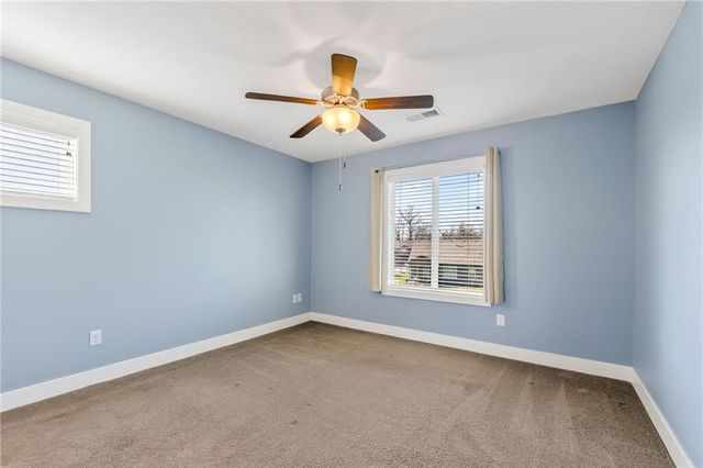 8200 N Sycamore Avenue, Kansas City, MO 64158