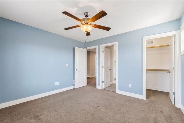 8200 N Sycamore Avenue, Kansas City, MO 64158