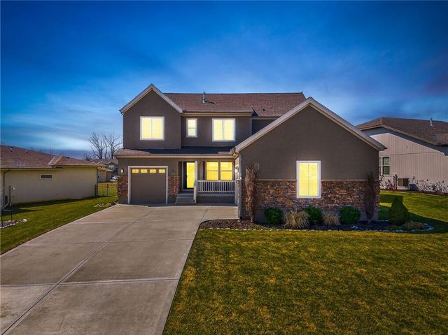 8200 N Sycamore Avenue, Kansas City, MO 64158