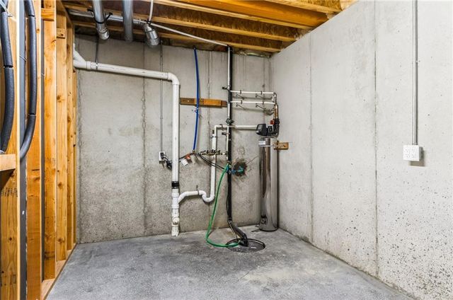 8200 N Sycamore Avenue, Kansas City, MO 64158