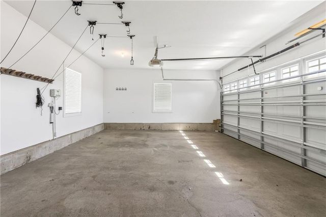 8200 N Sycamore Avenue, Kansas City, MO 64158