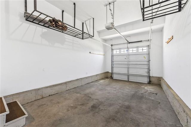 8200 N Sycamore Avenue, Kansas City, MO 64158