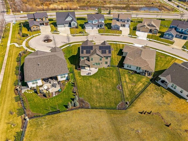 8200 N Sycamore Avenue, Kansas City, MO 64158