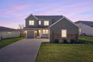 8200 N Sycamore Avenue, Kansas City, MO 64158